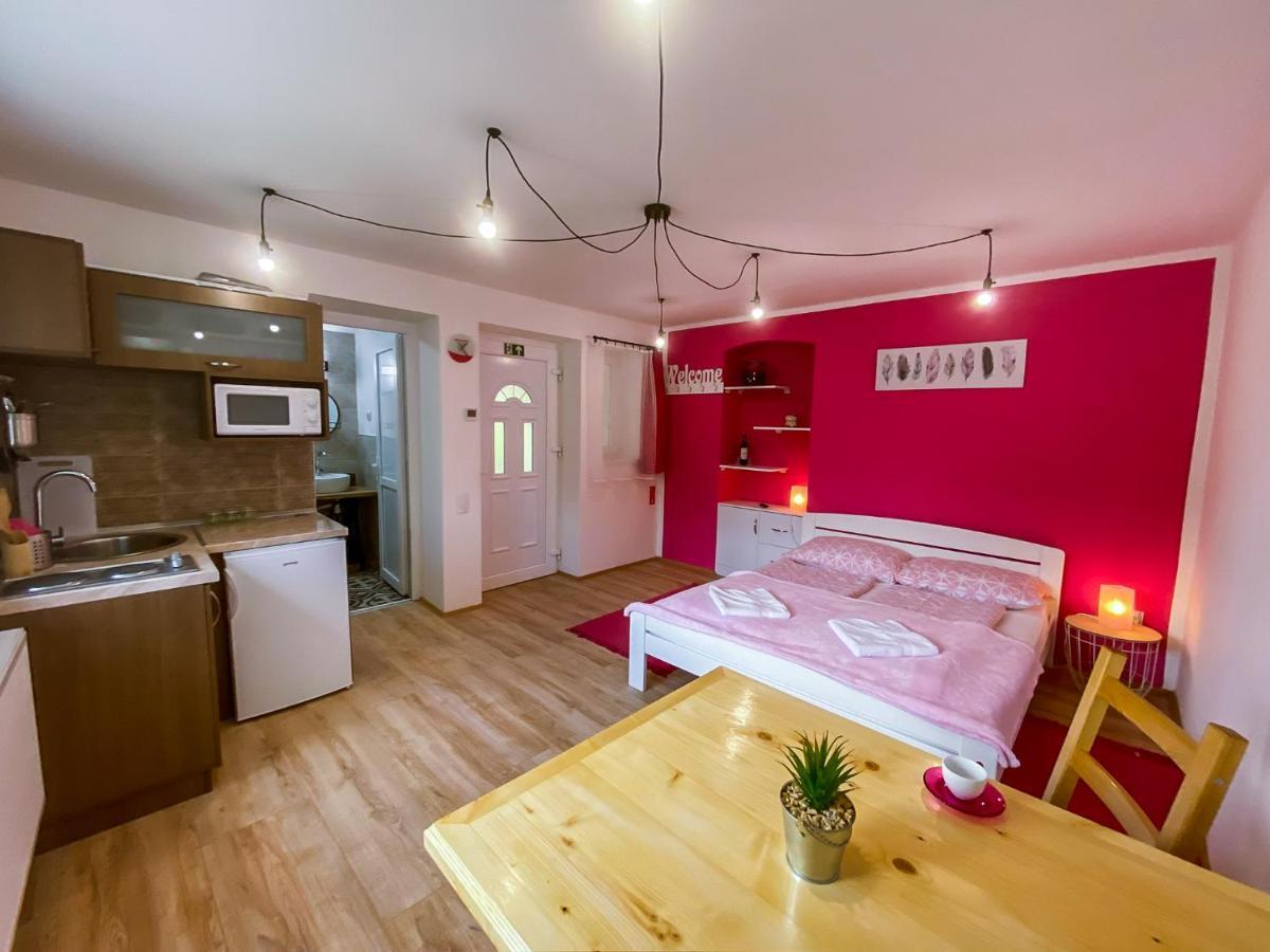 Julia Apartman Pacir Екстериор снимка
