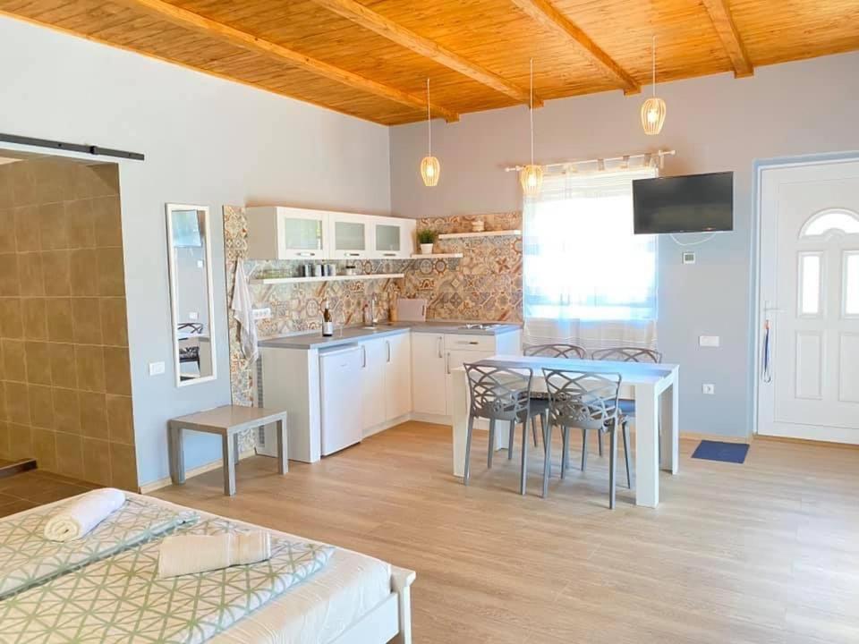 Julia Apartman Pacir Екстериор снимка